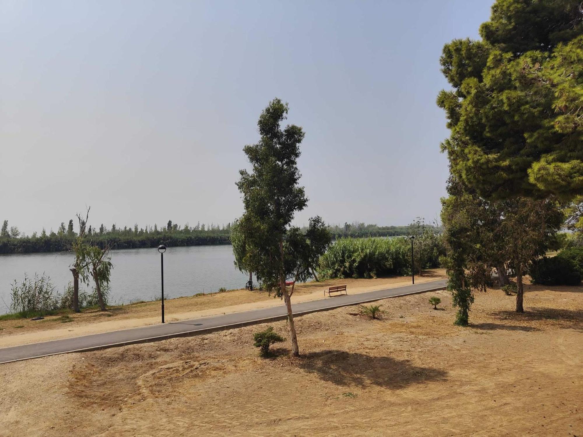 Апартаменты Faro Del Delta Дельтебре Экстерьер фото